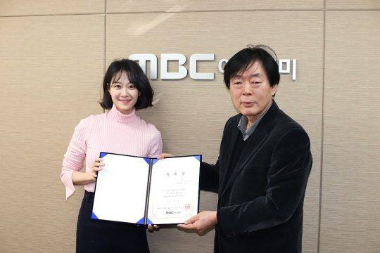 방송인 문지애(왼쪽). / 제공=FNC엔터테인먼트