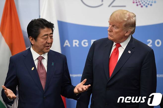 아베 신조 일본 총리(왼쪽)과 도널드 트럼프 미국 대통령 <자료사진> © AFP=뉴스1