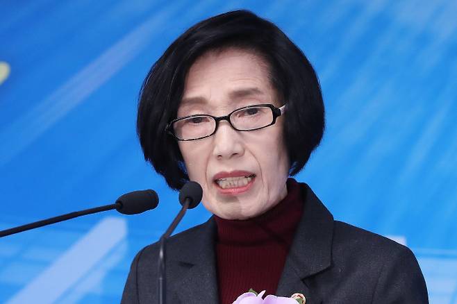 지난 13일 서울 여의도 광복회관에서 열린 ‘광복회관 개관식’에서 피우진 국가보훈처장이 문재인 대통령 축전을 대독하고 있다. (사진=연합뉴스)