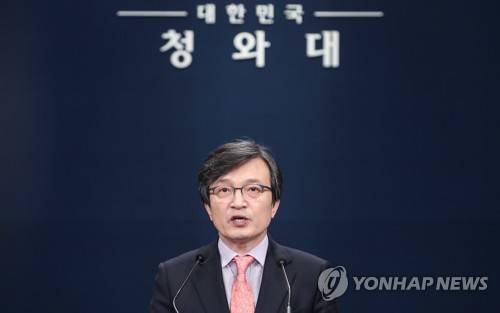 문 대통령, 한국당 추천 5.18조사위원 재추천 요구 (서울=연합뉴스) 황광모 기자 = 김의겸 청와대 대변인이 11일 오후 청와대 춘추관에서 자유한국당 추천 5·18조사위원 권태오·이동욱에 대한 재추천 요구를 발표하고 있다. 문재인 대통령은 2명의 한국당 추천 조사위원 임명을 거부했다. 청와대는 이와 관련한 공문을 국회로 보냈다고 김 대변인은 밝혔다. 2019.2.11 hkmpooh@yna.co.kr