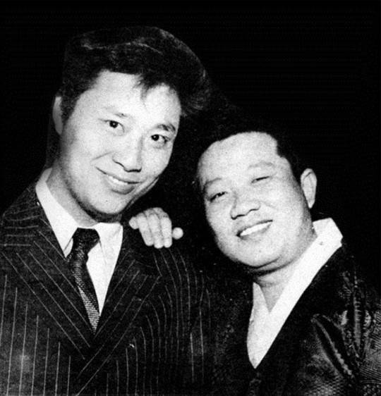남진 장로(사진 왼쪽)가 1960년대 후반 가수 최희준과 함께 사진을 촬영했다. ‘맨발의 청춘’을 부른 최희준은 남 장로의 음악에 많은 영향을 미쳤다.