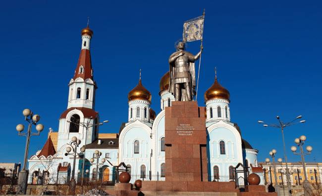 치타역 앞에 있는 러시아정교회 사원.