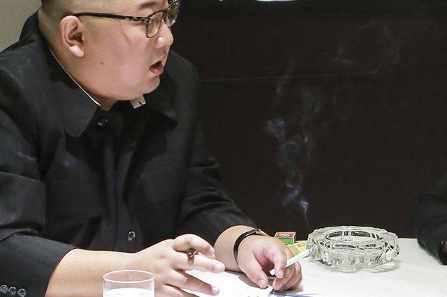 김정은 북한 국무위원장이 26일 베트남 하노이에 도착해 실무대표단의 보고를 받았다고 조선중앙통신이 27일 보도했다. 조선중앙통신 연합뉴스