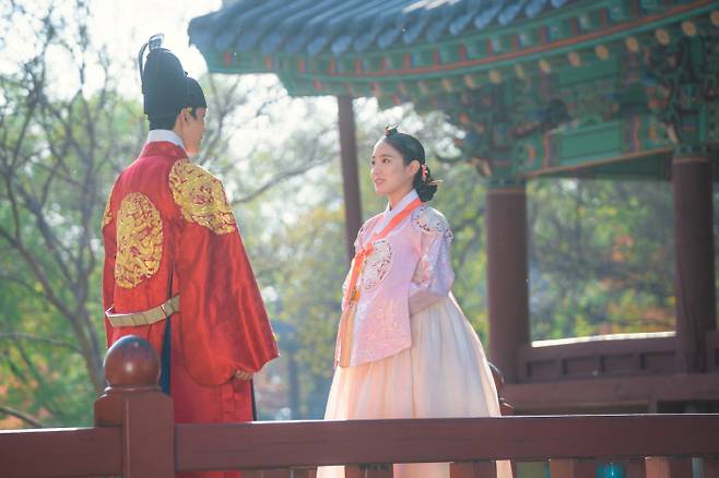 tvN <왕이 된 남자>는 러브 테마곡으로 슈베르트의 ‘세레나데’를 사용하고 있다. 박세준 음악감독은 “편곡을 통해 멜로디를 추가, 슬픈 감정을 더 강조했다”고 말했다. tvN 제공