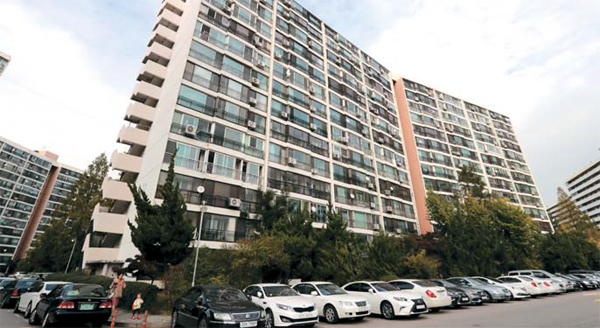 재건축 추진에 어려움을 겪고 있는 서울 강남구 대치동 은마아파트 전경. [한주형 기자]