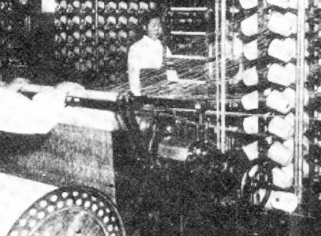 일제강점기 때 경성방직 직공들이 일하는 모습. [동아DB]