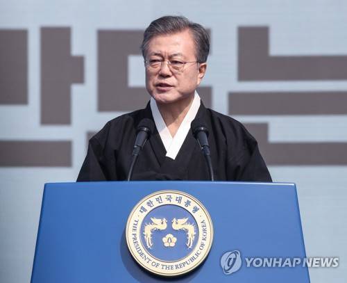 3.1절 기념사 하는 문 대통령 (서울=연합뉴스) 황광모 기자 = 문재인 대통령이 1일 오전 서울 광화문에서 열린 제100주년 3.1절 기념식에서 기념사를 하고 있다. hkmpooh@yna.co.kr