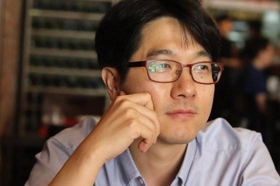 대기업에 다니다 퇴사하고 노동 사건 전담 변호사로 일하고 있는 양지훈 변호사. [사진 에이도스]