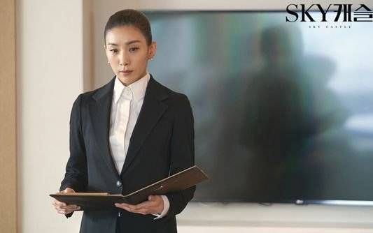 JTBC 드라마 '스카이캐슬'에서 입시 코디네이터로 등장한 김서형 씨. (이 사진은 이번 사건과 무관합니다.) [사진 JTBC]