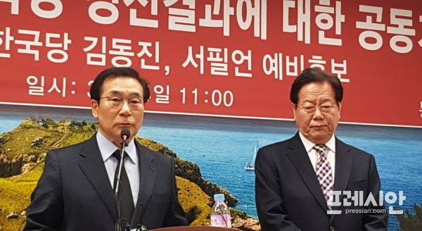 ▲서필언 전 행안부 차관과 김동진 전 통영시장이 기자회견을 갖고 있다. ⓒ프레시안 서용찬