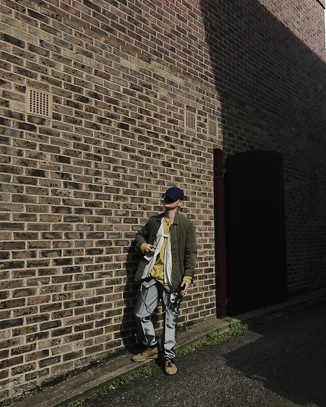 딘의 그런지룩 스타일링. © 뉴스1(딘 인스타그램 갈무리)