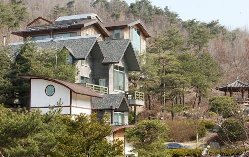 성 접대 장소로 지목된 강원 원주시 부론면의 별장 모습.