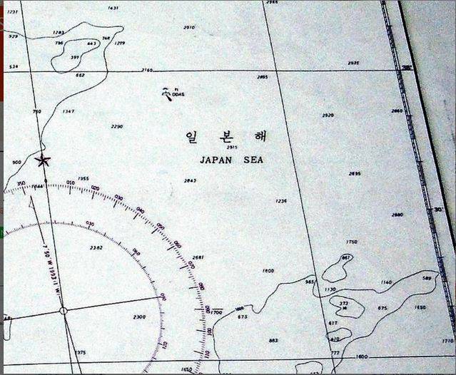 【서울=뉴시스】 일본 요미우리 신문은 18일 한국정부가 1992년 발간한 해도에 '일본어' 표기가 적혀 있는 것을 확인했다고 보도했다. 사진은 요미우리가 증거로 제시한 해도. <사진출처=요미우리> 2019.03.18