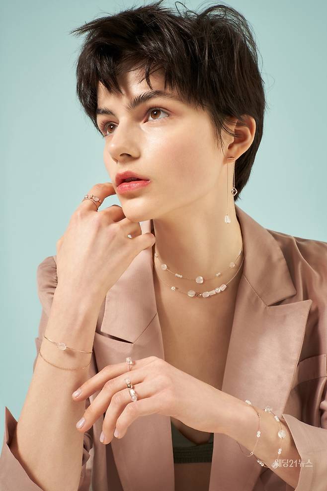 사진 : 러브캣비쥬(LOVCAT BIJOUX), 은은한 빛의 19SS 쟈뎅 드 뤼미에르((JARDIN DE LUMIERE)) 컬렉션