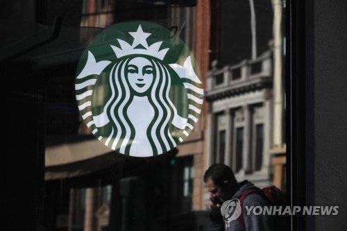 중국 베이징(北京), 난징(南京)의 대형 슈퍼마켓에서 ‘짝퉁’ 스타벅스 커피를 판매하다 적발됐다. /사진=연합뉴스