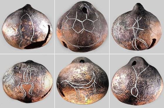 대가야 고분에서 출토된 지름 5㎝의 방울에는 다양한 형상이 선으로 새겨져 있다. [연합뉴스]