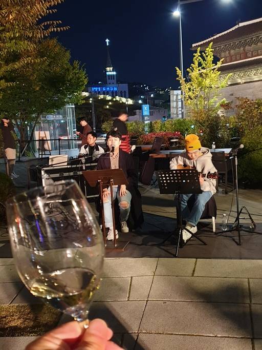 와인 앤 버스커&nbsp; 버스킹 공연&nbsp;