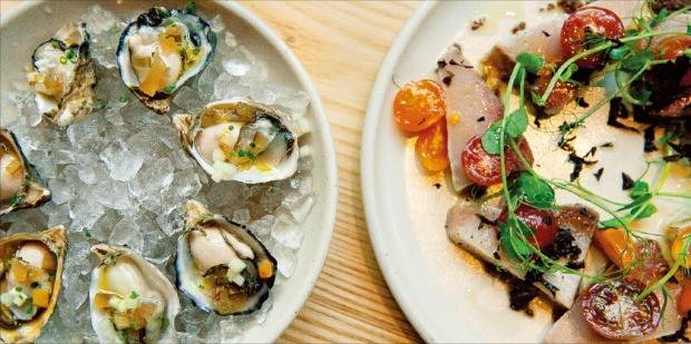 200년 전통의 굴 양식 회사가 운영하는 테일러스 셸피시 팜스 오이스터 바의 굴 요리.