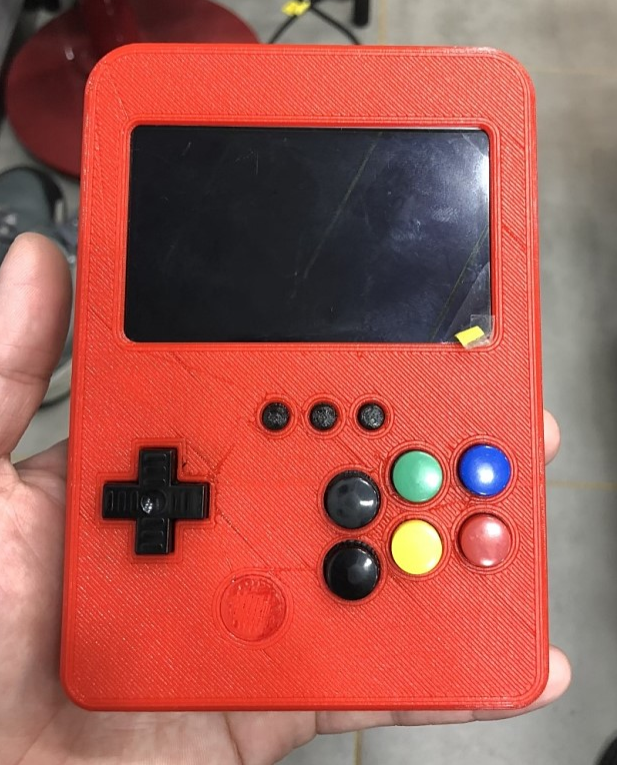 (3D 프린터로 만들어진 휴대용 게임기.. '킴파이') / mooncandy83님 사진 제공