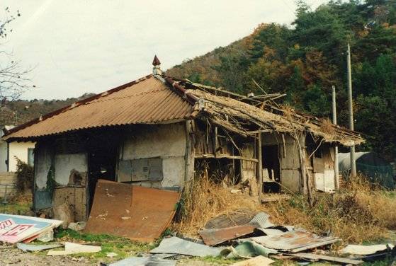 대도시에서 마련한 도시재생 프로젝트는 늘어나는 빈집에 대안을 마련할 수 있을 것 같다. 하지만 지방은 방치된 빈집이 불어나면서 범죄에 노출되고 마을이 황폐해질 수 있는 문제에 처했다. [중앙포토]