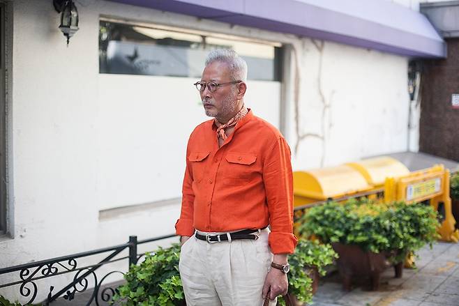 ‘남포동 꽃할배’ 여용기씨. 사진 에르디토 제공