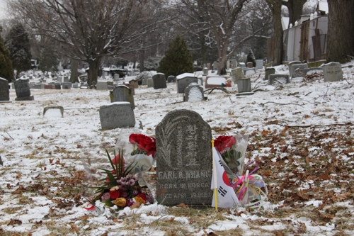 뉴욕 마운트 올리베 공동묘지의 황기한 선생 묘소 (뉴욕=연합뉴스) 이귀원 특파원 = 독립운동가 황기환 선생은 뉴욕 퀸스 플러싱의 마운트 올리베 공동묘지에 96년째 초라한 모습으로 쓸쓸히 잠들어 있다.