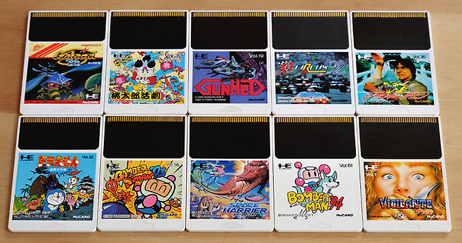 (팩이라고 하기엔 너무 얇은 휴카드. 80년대 후반에 이정도 기술력이라니!)