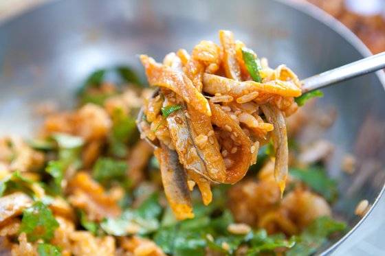 회덮밥 1인분에 반지회가 무척 많이 들어 있다. 반지는 기름기가 많아 고소하다. 최승표 기자