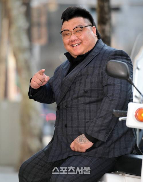 낙천적인 성격의 김재훈. 아무리 일이 많아도 즐거우면 시간이 가는 줄 모르는 쾌남아다. 이주상기자 rainbow@sportsseoul.com