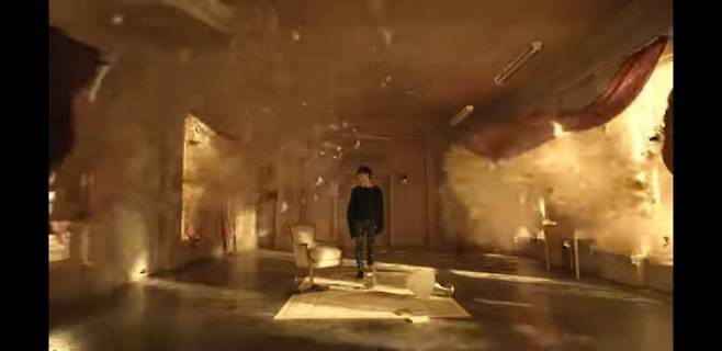 방탄소년단 ‘Fake Love’ 뮤직비디오에서는 불행에서 벗어나 행복을 즐기던 6명의 멤버들이 자신들이 누리고 있는 행복이 석진이 만들어 낸 가상세계이며 이는 정국의 희생에 의한 것임을 깨달으면서 가상세계가 무너지고 현실을 직시했음을 상징하는 장면들이 나온다.