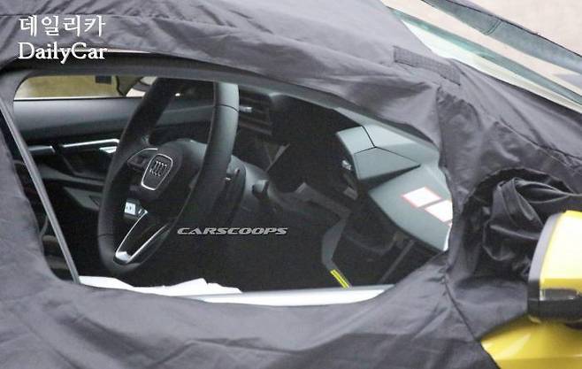 아우디 A3 스파이샷 (출처 카스쿱)