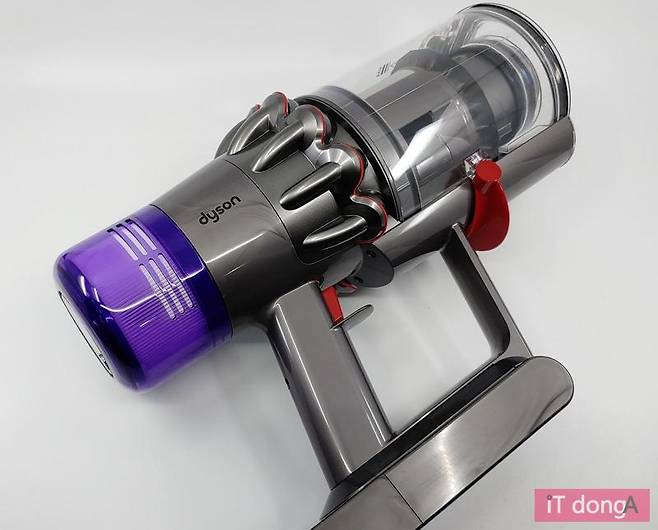 이전 모델보다 본체가 커졌다