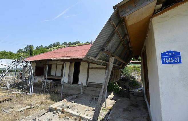 고령화가 심각한 농촌마을 중 한 곳인 충남 서천군 문산면 은곡리에 위치한 폐가 모습. 김성태 프리랜서
