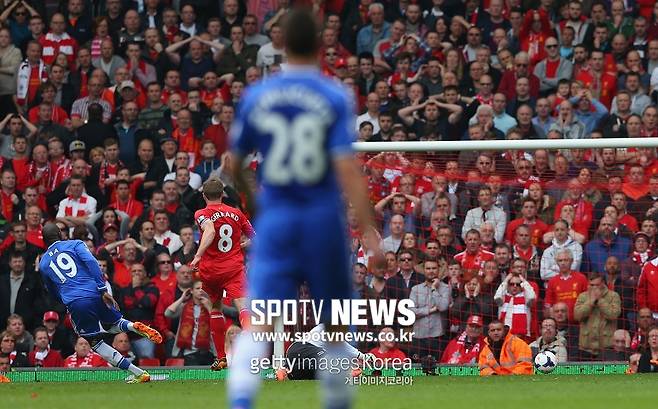 ▲ 미끄러진 제라드, 득점한 뎀밥 바