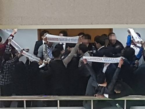 '부산시장 사죄하라' [박창수 기자]