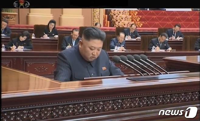 김정은 북한 국무위원장이 12일 최고인민회의 제1차회의 2일회의에서 시정연설을 하고 있다. (조선중앙TV 갈무리) 2019.4.13/© 뉴스1