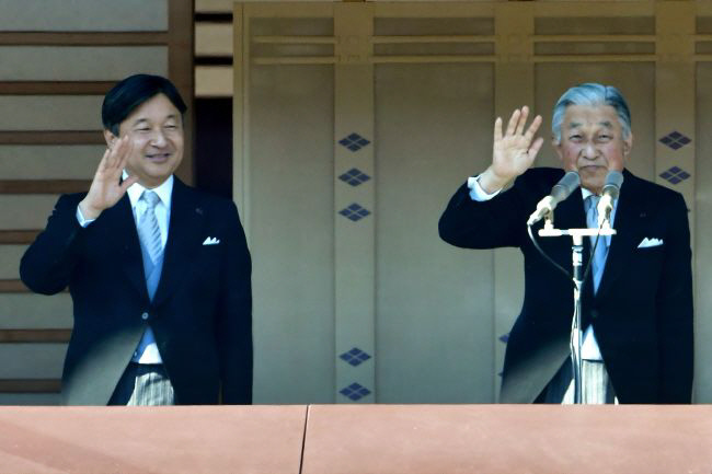 Japanese Emperor Akihito (right) and the Crown Prince Naruhito (left) who will succeed the throne / Yonhap News