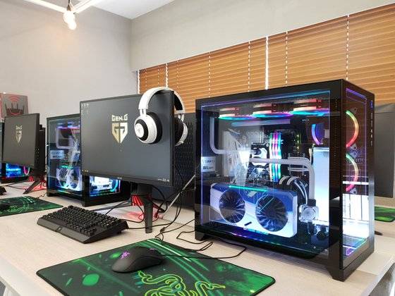 젠지 서울HQ의 모든 PC는 수냉식 쿨러가 갖춰진 특별 제작된 고사양이다. 김정민 기자