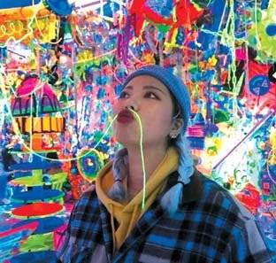 서울 신천동 롯데뮤지엄에서 진행한 전시회를 즐기는 황현주(@joox2dotcom)씨