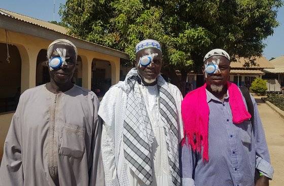 11일 백내장 수술을 마치고 나온 우예 사이디, 케후테 샤오, 장고 샤오. 김지아 기자