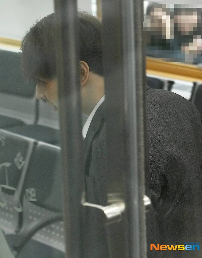 박유천 ‘의문의 미소’