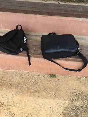 가방이 덩그러니, 운동장서 뛰논다는 뜻이다./사진=남형도 기자