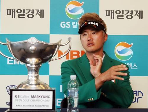 상금왕을 노리겠다는 포부를 밝히는 이태희.[KPGA 제공]