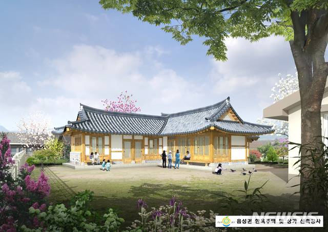 【나주=뉴시스】이창우 기자 = 9일 전남 나주시에 따르면 '관치행정'의 유물인 나주시의 1·2호 관사가 '38년' 만에 사실상 폐지되고 시민과 관광객을 위한 열린 '한옥 체험' 게스트하우스와 아름드리 '쉼터'로 탈바꿈 한다. 사진은 2호 관사터로 한옥 견본주택이 들어선다. 2019.05.09  (이미지=나주시 제공) photo@newsis.com