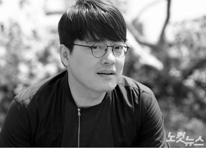 배우 김형묵이 10일 오전 서울 강남구에 위치한 원더보이즈 필름 사옥에서 인터뷰 전 포즈를 취하고 있다. (사진=이한형 기자)