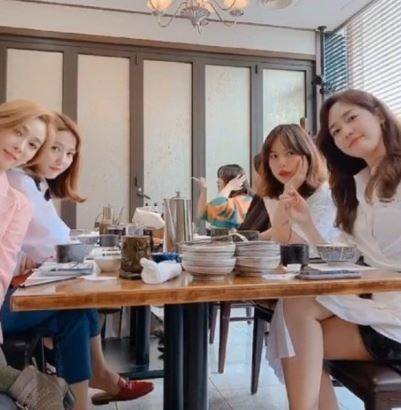 핑클 멤버들. 왼쪽부터 옥주현, 이진, 이효리, 성유리