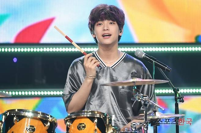 MBC 뮤직 '쇼 챔피언' 무대에 오른 엔플라잉 김재현. 사진=윤수정 기자 pic@hankooki.com