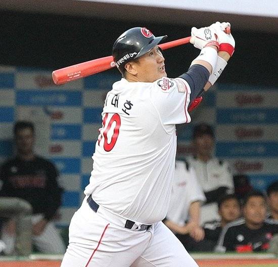 조아제약 5월 둘째 주 주간 MVP로 선정된 롯데 이대호. 사진=롯데 제공