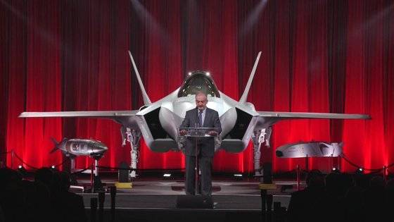지난해 6월 미국 텍사스주 포트워스의 록히드마틴 공장에서 열린 터키 F-35A 인도식. 이날 터키는 F-35A 2대를 인도받았으나 러시아 S-400 수입 문제 때문에 아직까지 터키 국내로 들여오지 못하고 있는 상태다. [트위터 ALICINAR]