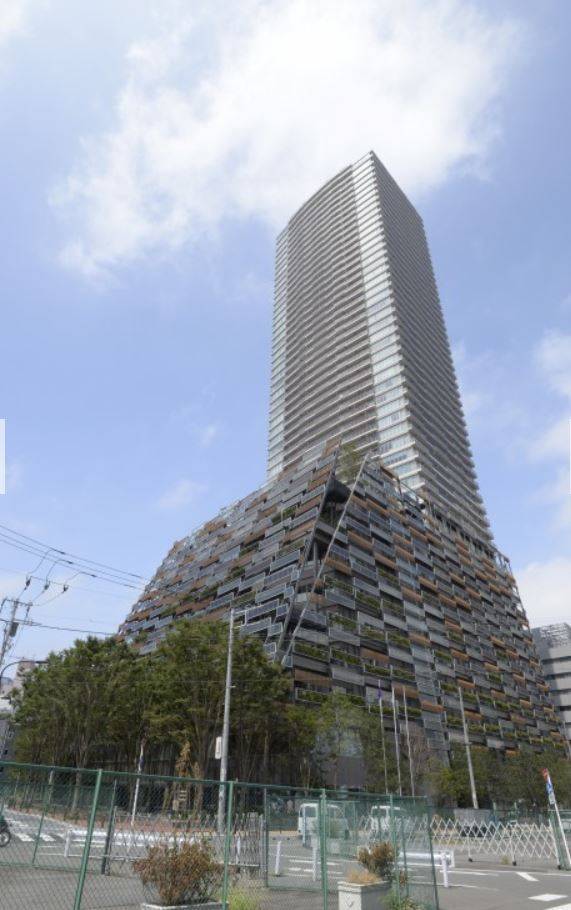 새 청사 ‘도시마 에코뮤지타운’은 일본 유명 건축가인 구마 겐고 도쿄대 교수가 ‘나무’를 주제로 친환경적으로 설계했다. 독특한 외관으로 해외관광객들도 찾는 도쿄의 랜드마크가 됐다. 도시마구 제공